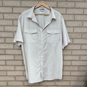 Columbia Men's Light Tan Vented Performance Casual Button Down Shirt